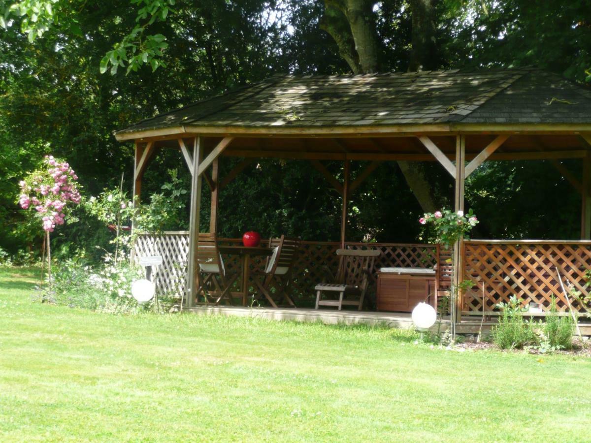 B&B Dinan La Priquetais Trevron Exterior photo